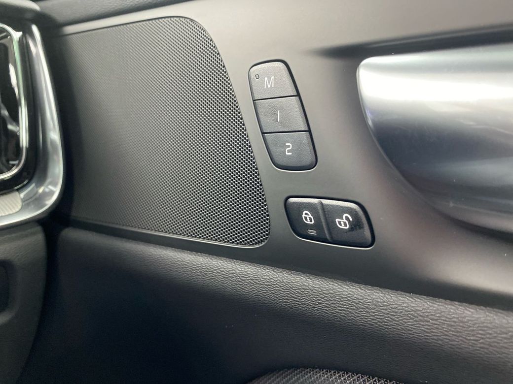 2025 Volvo V60