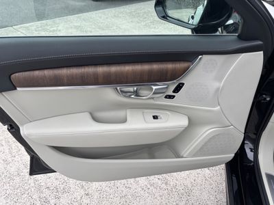 2022 Volvo S90