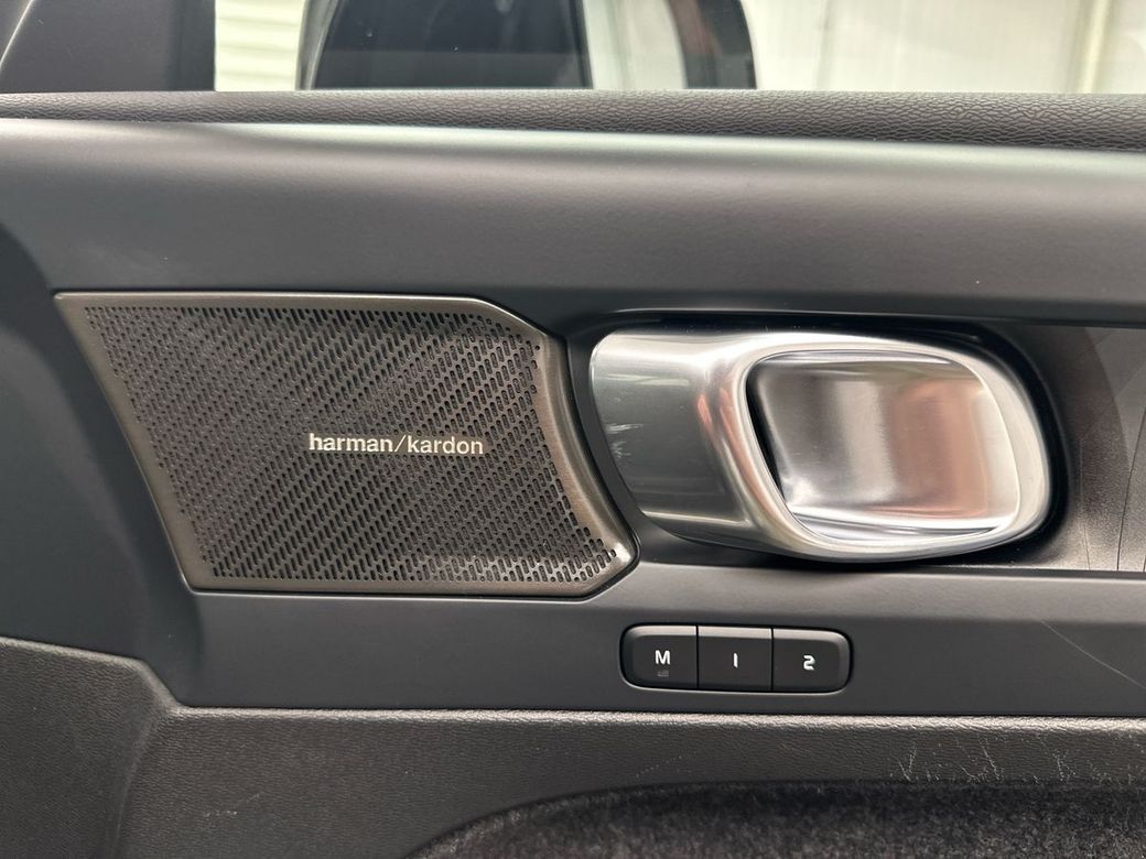 2023 Volvo XC40