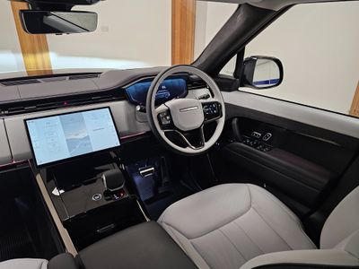 2025 Land Rover Range Rover Sport