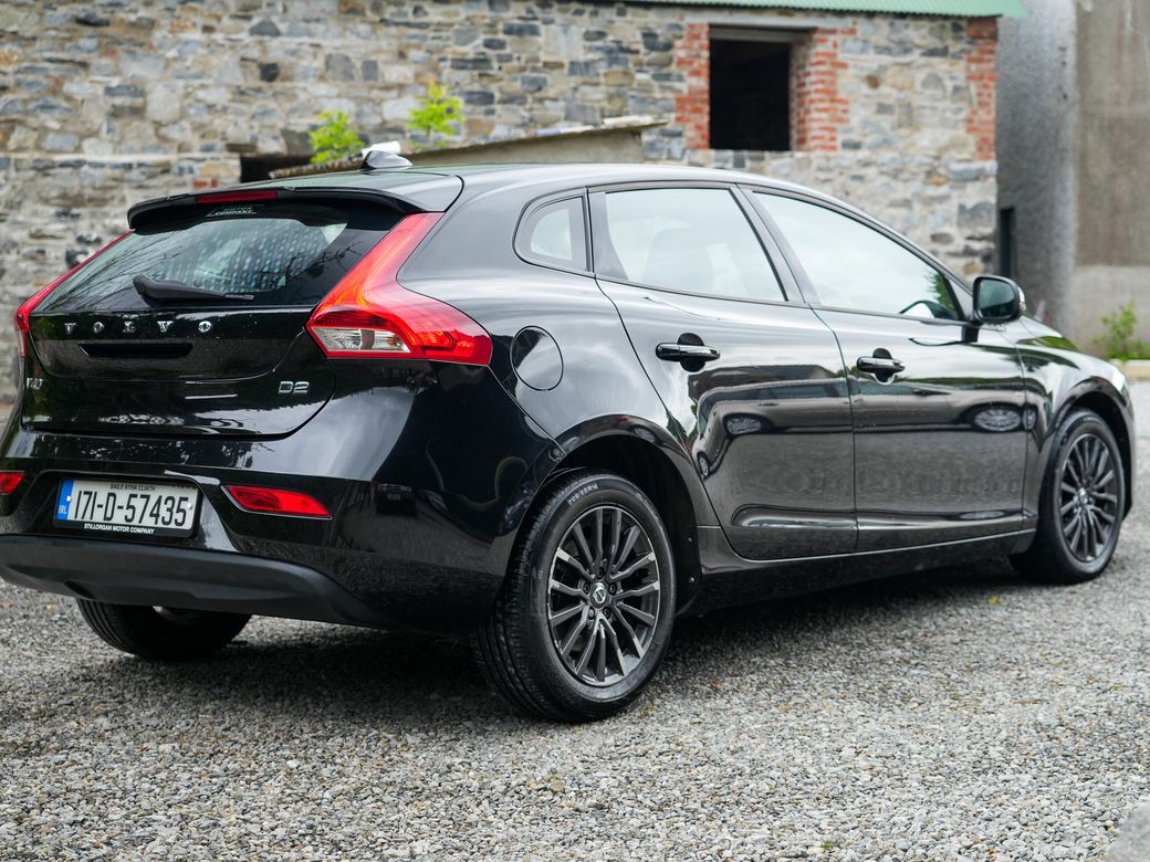 2017 Volvo V40