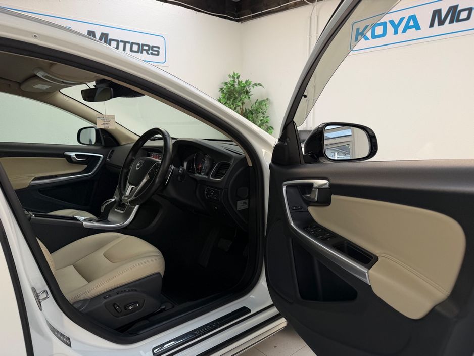 2017 Volvo V60 Cross Country