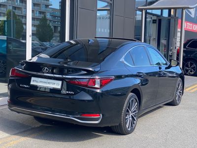 2023 Lexus ES 300h