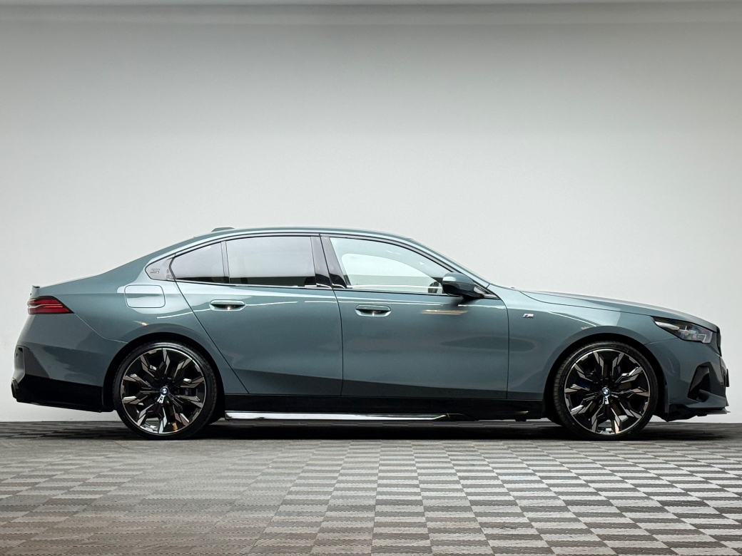 2024 BMW i5