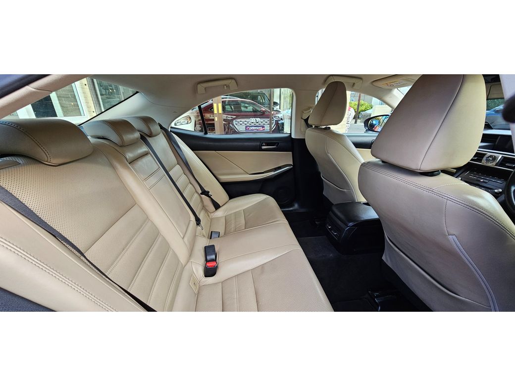 2017 Lexus IS