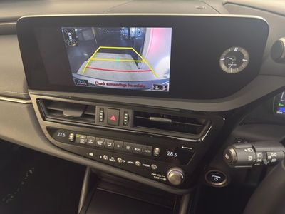 2022 Lexus ES 300h