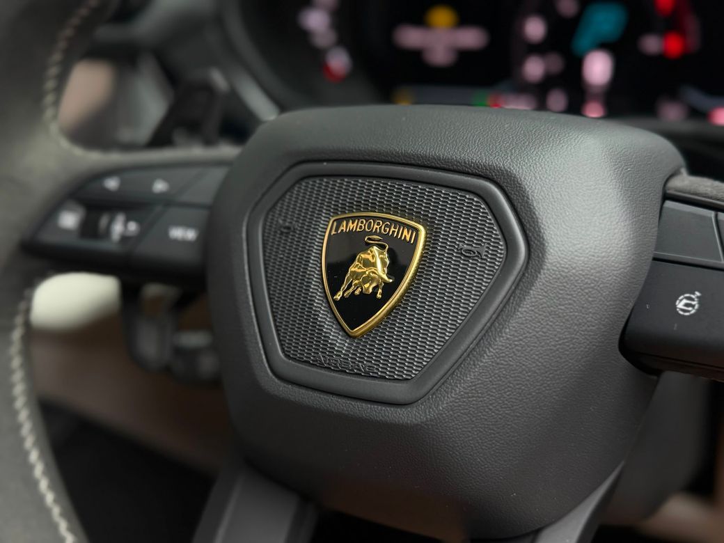 2025 Lamborghini Urus