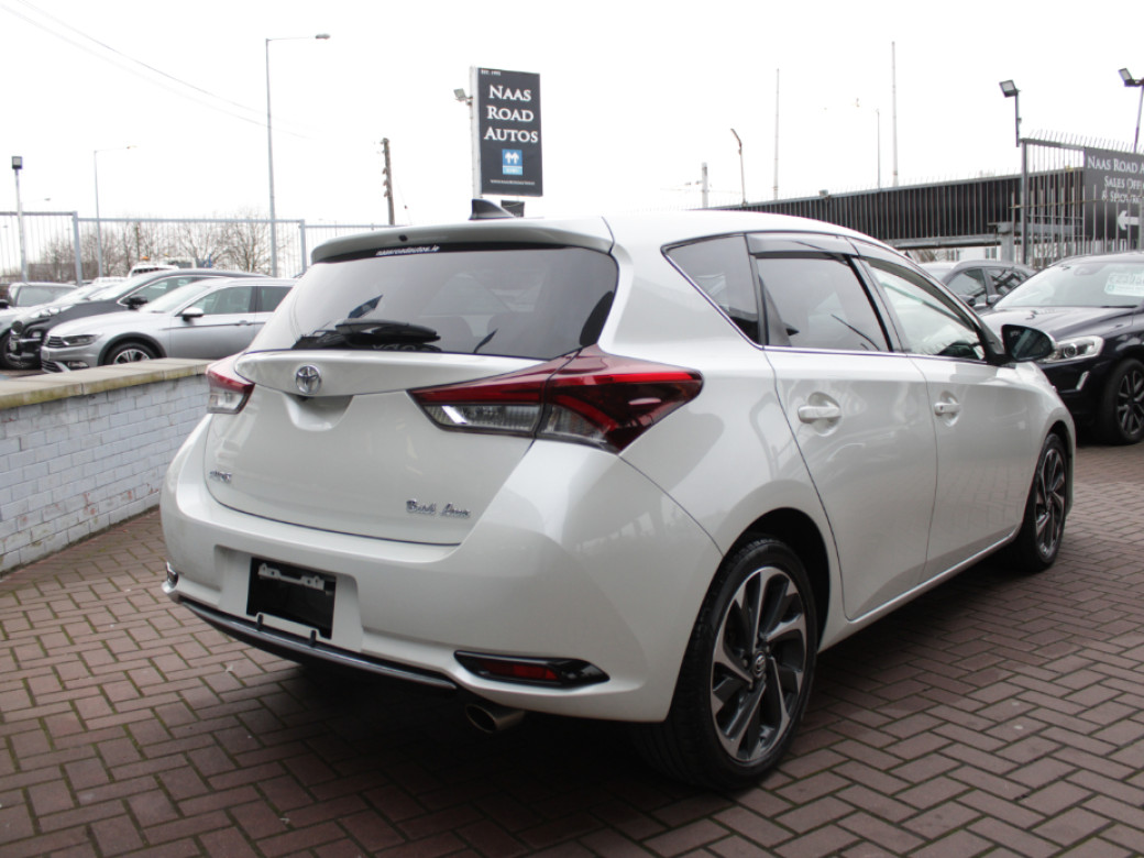 2016 Toyota Auris
