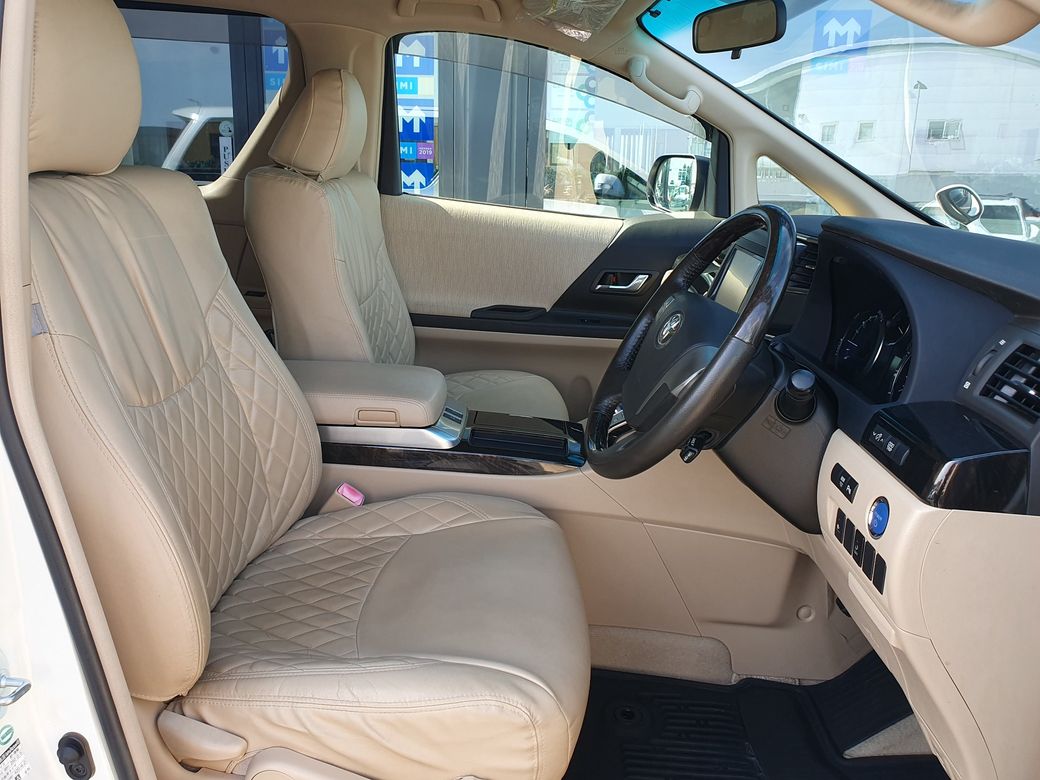2013 Toyota Alphard