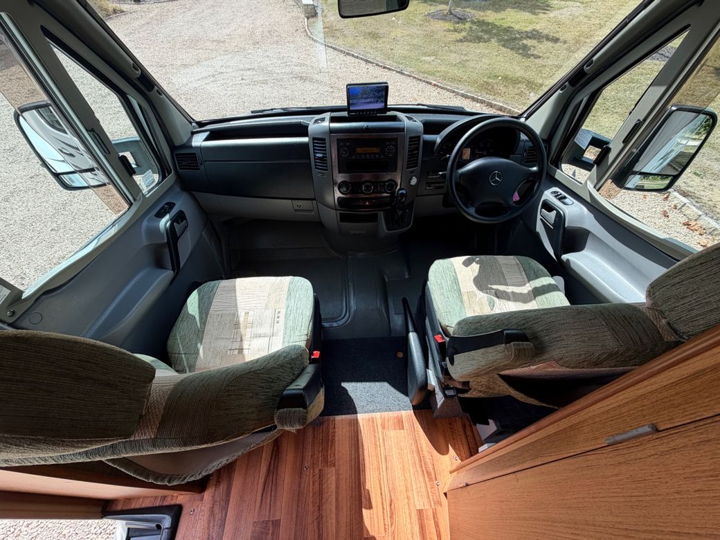 2010 AUTOSLEEPER SUFFOLK LOW PROFILE R.H.D AUTO 