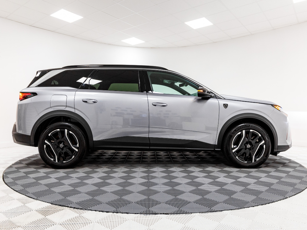 2025 Peugeot 5008