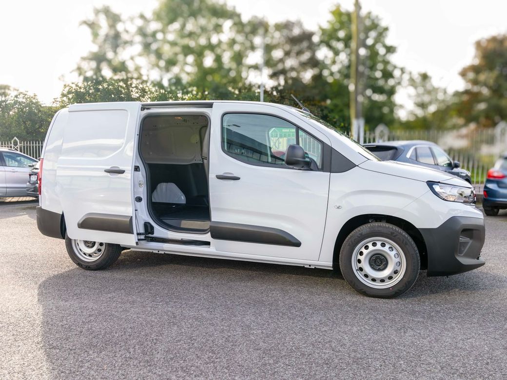 2025 Peugeot Partner