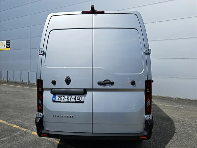 2025 Renault Master