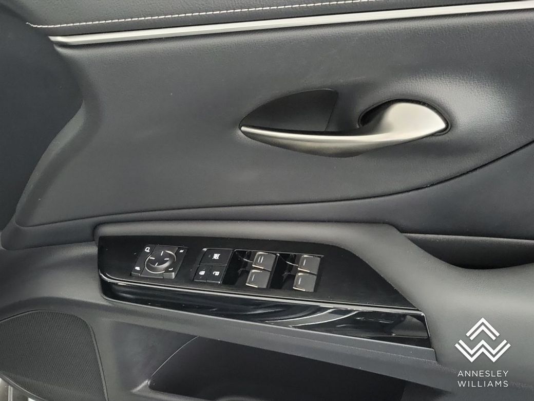 2022 Lexus ES 300h