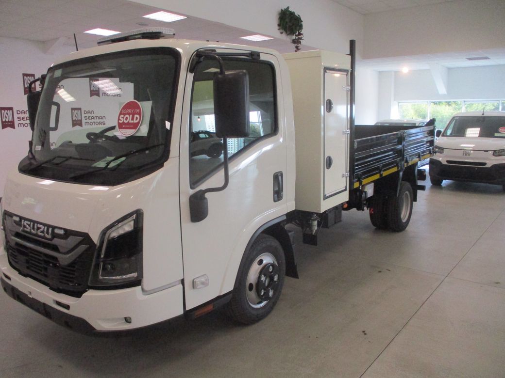 2026 Isuzu NPR