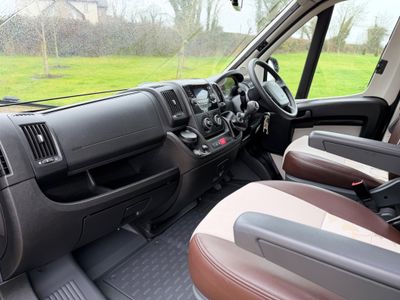 2016 BAILEY APPROACH  AUTOGRAPH 745 R.H.D LOW PROFILE 