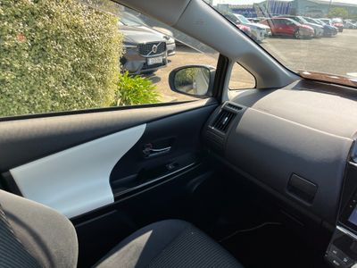 2019 Toyota Prius Alpha
