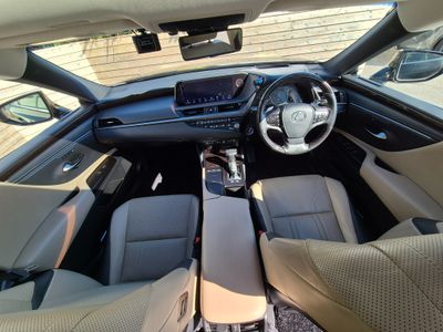 2021 Lexus ES 300h