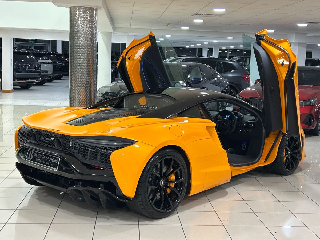 2023 McLaren Artura
