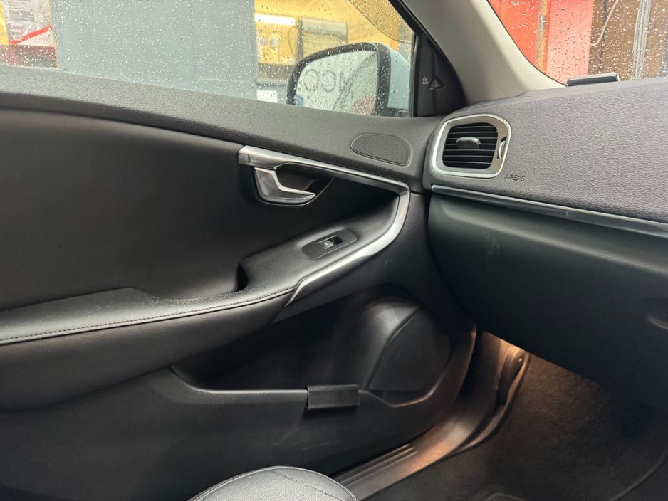 2017 Volvo V40