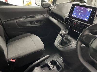 2024 Peugeot Partner
