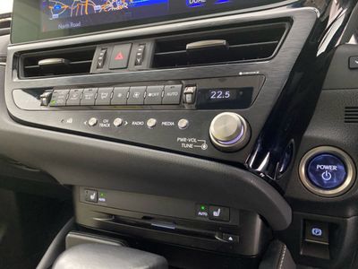 2022 Lexus ES 300h