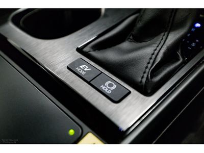 2023 Lexus ES 300h