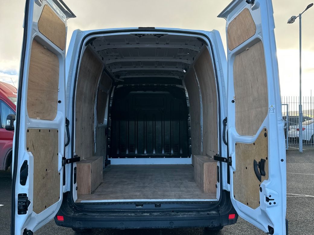 2024 Nissan Interstar