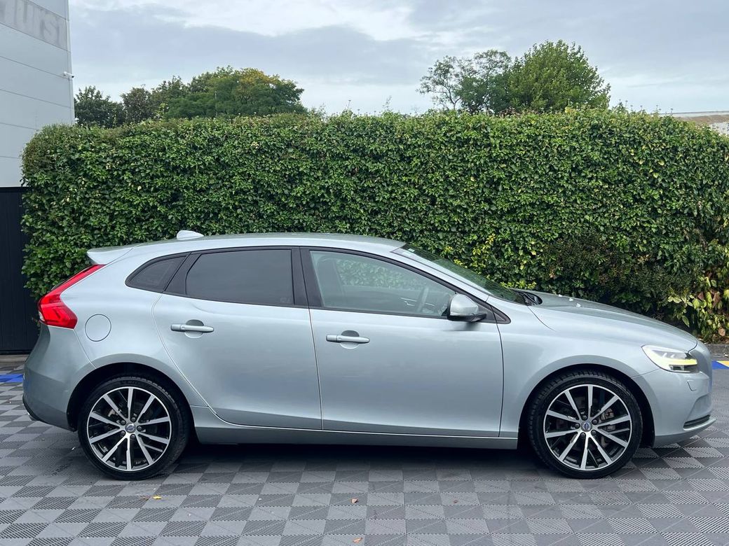 2018 Volvo V40