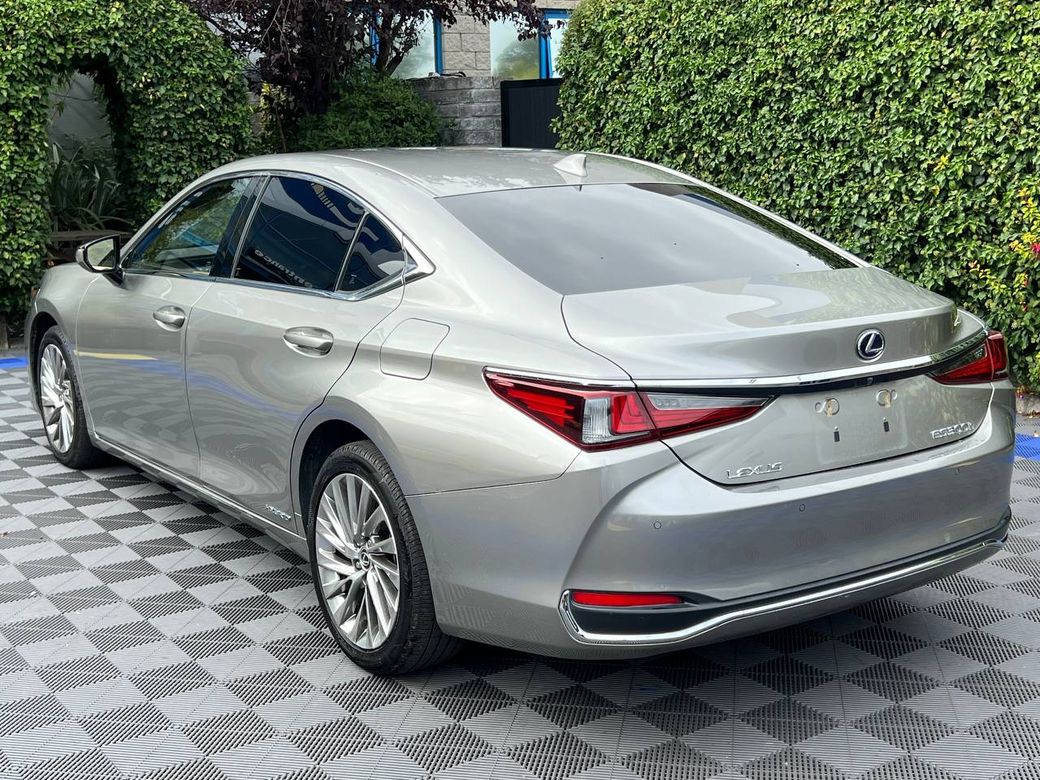 2021 Lexus ES 300h