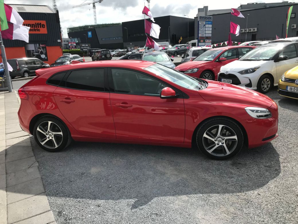 2018 Volvo V40