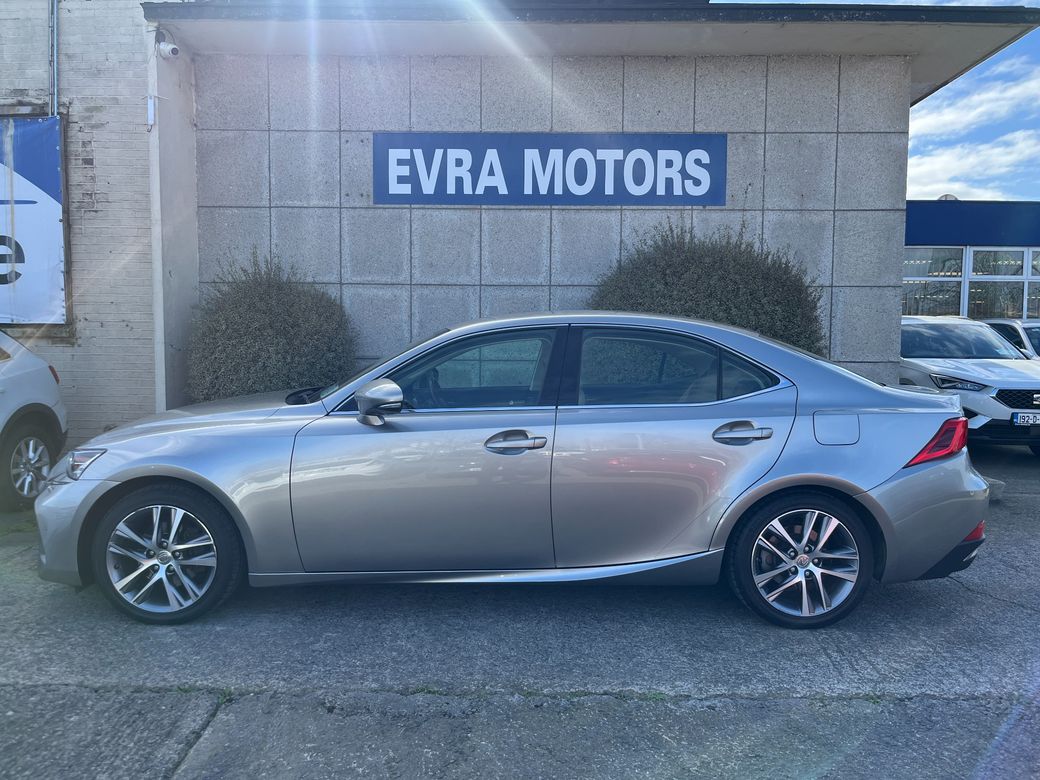 2018 Lexus IS 300h