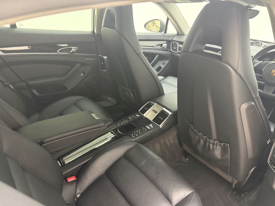 2016 Porsche Panamera