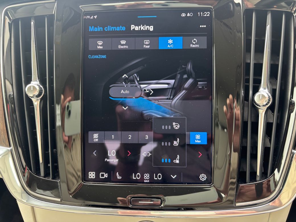 2022 Volvo S90