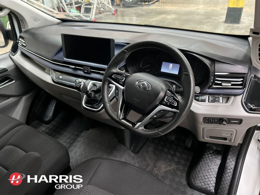 2025 White Maxus Deliver 7