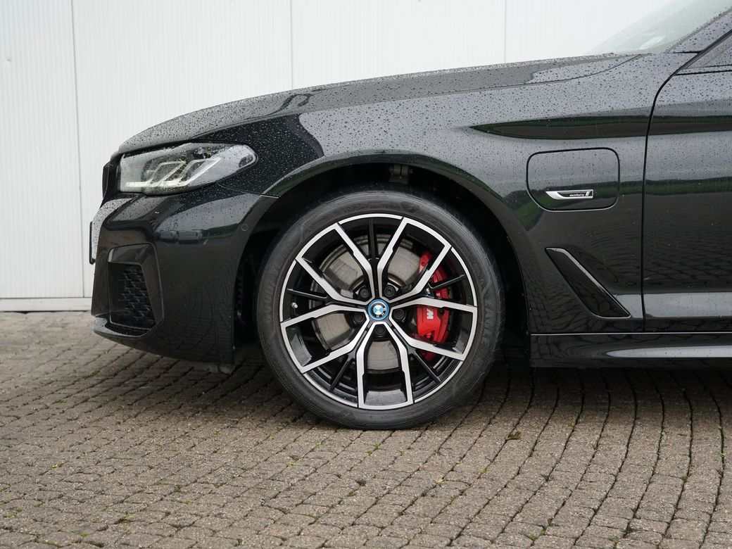 2022 BMW 530