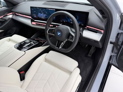 2024 BMW i5