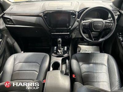 2025 White Isuzu D-MAX