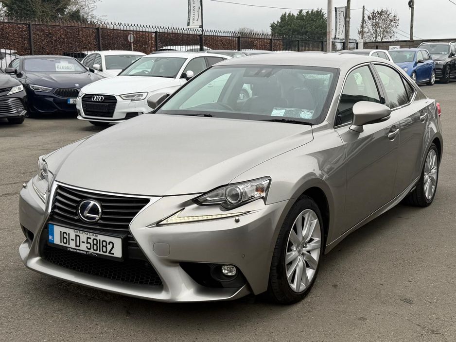 2016 Lexus IS 300h