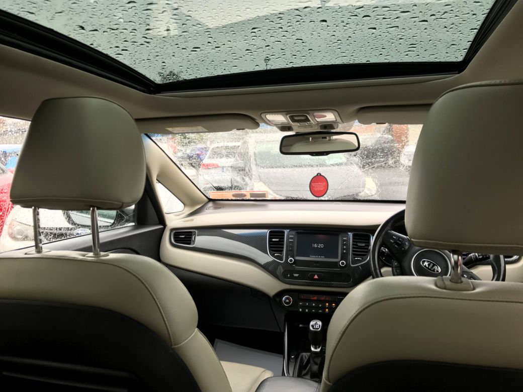 2017 Kia Carens