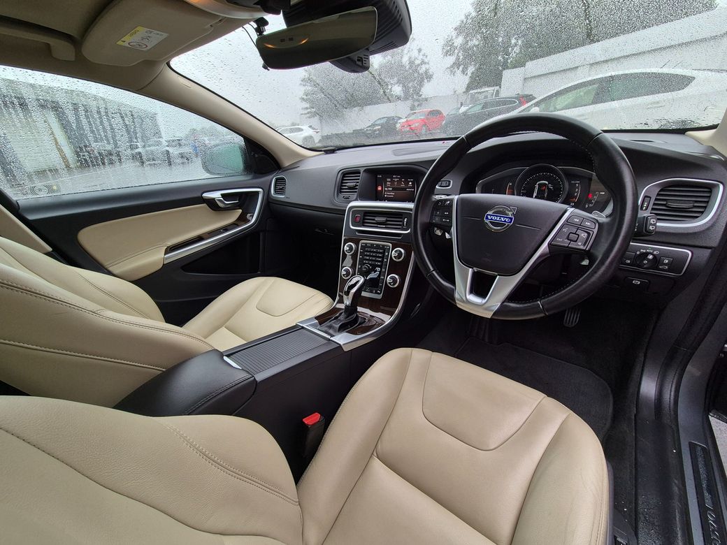 2017 Volvo V60 Cross Country