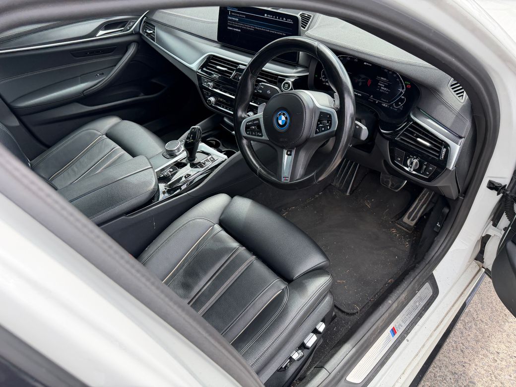 2022 BMW 530