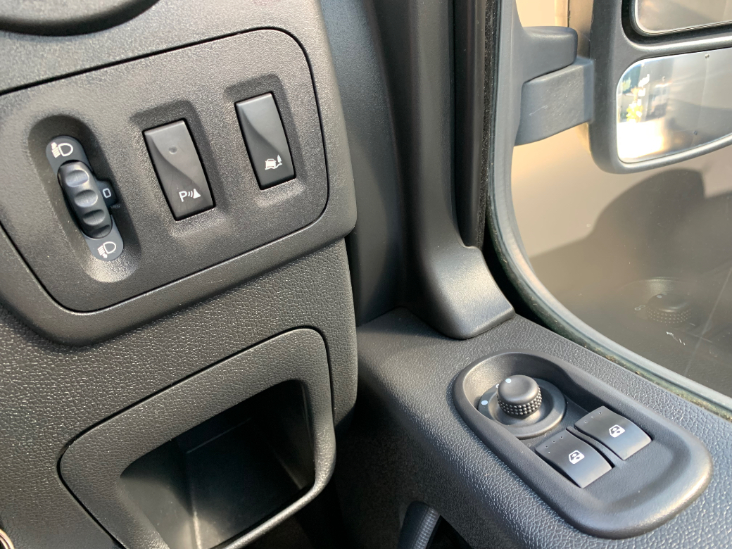 2019 Nissan NV400