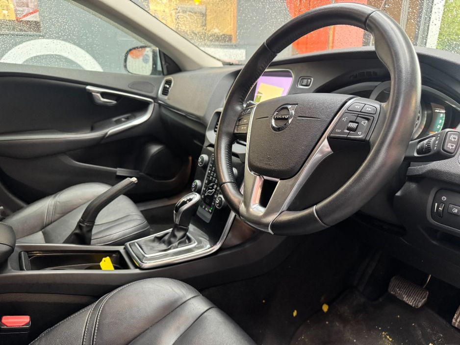 2017 Volvo V40