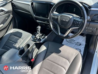 2025 White Isuzu D-MAX
