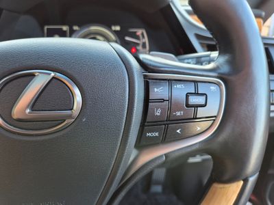 2022 Lexus ES 300h