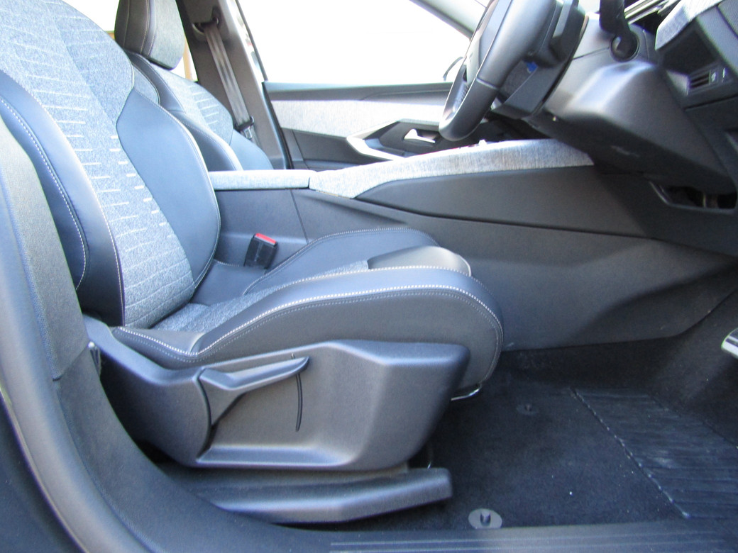 2025 Peugeot 5008