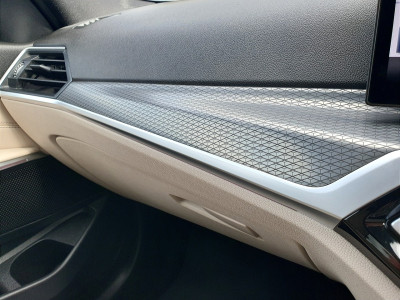 2023 BMW 330