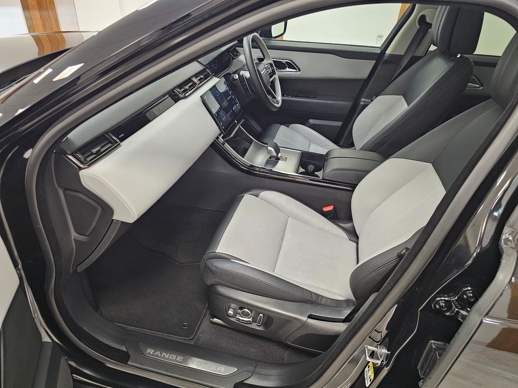 2025 Land Rover Range Rover Velar