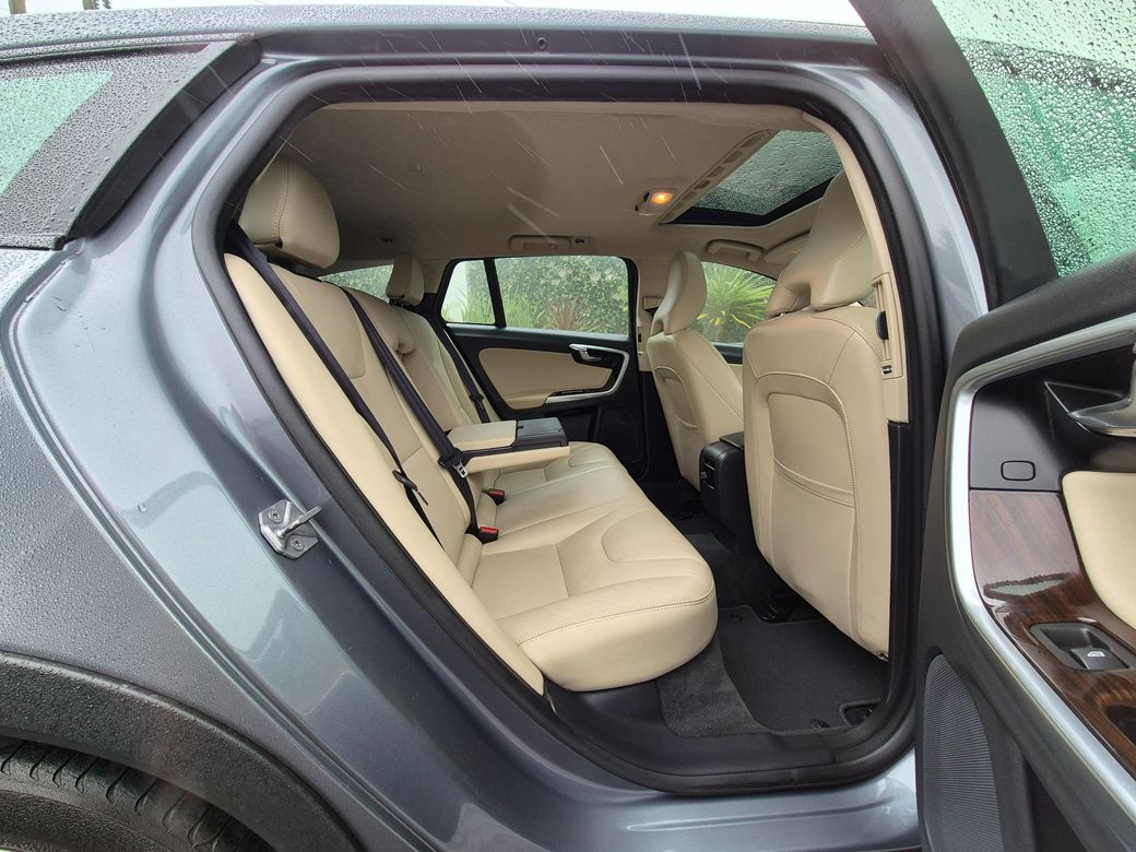 2017 Volvo V60 Cross Country